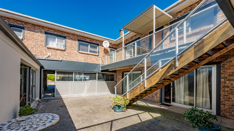 9 Bedroom Property for Sale in Struisbaai Western Cape